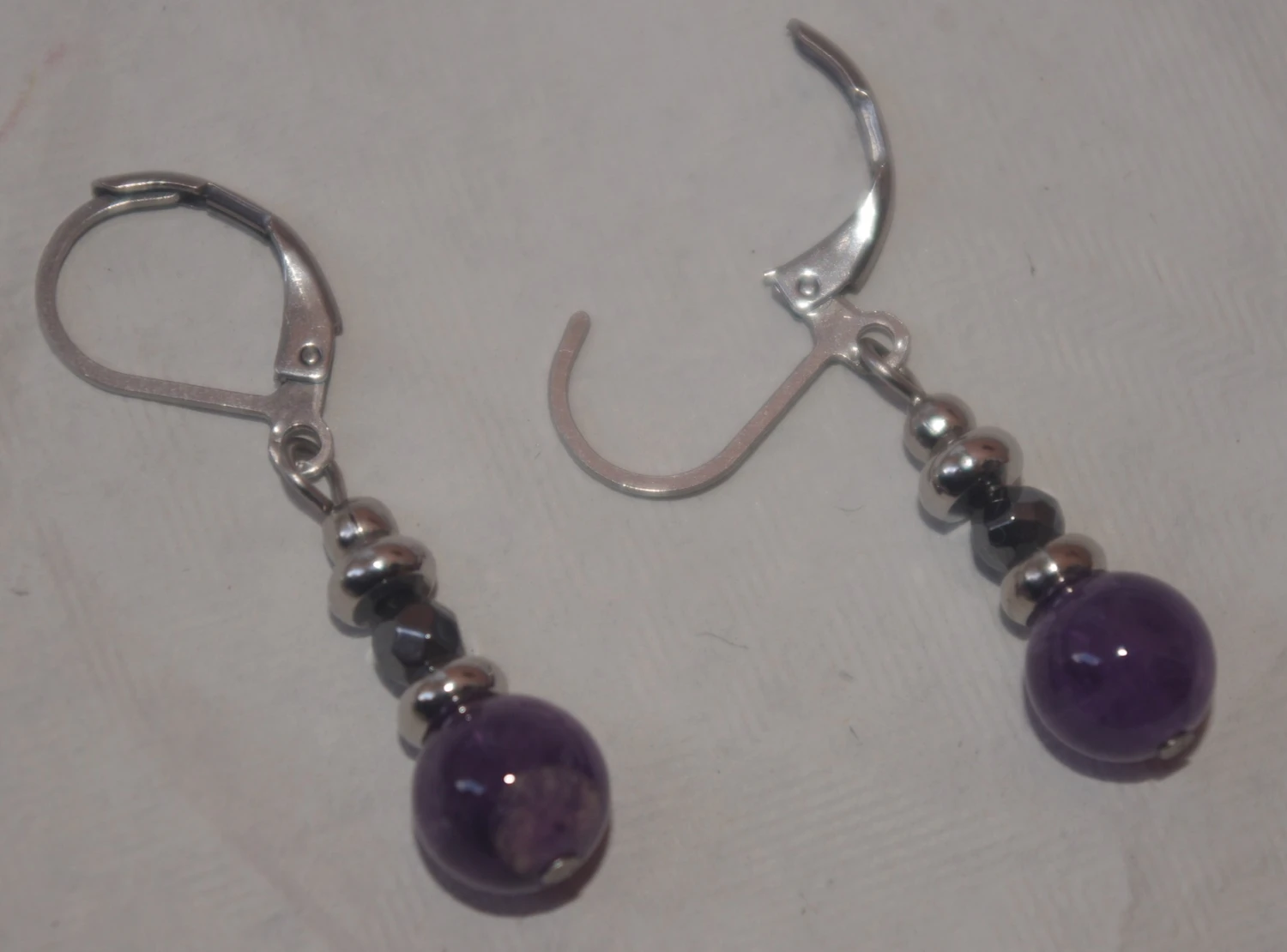 Boucles D'oreilles Améthyste Et Hématite 5 Boucles D'oreilles Améthyste Et Hématite – Image 3