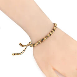 Bracelet Tibétain Tressé à La Main (comme L'acteur LEONARDO DICAPRIO) 16 Bracelet Tibétain Tressé à La Main (comme L'acteur LEONARDO DICAPRIO) -Magasin D'accessoires Sélectionnés bracelet tibetain tresse leonardo caprio etoileharmie 5