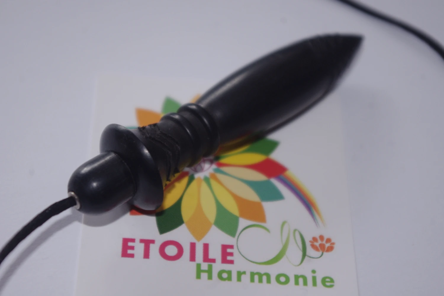 Pendule Des Pyramides De Thot En Bois Iroko Teinté Noir Gravé Plombé 6 Pendule Des Pyramides De Thot En Bois Iroko Teinté Noir Gravé Plombé – Image 4